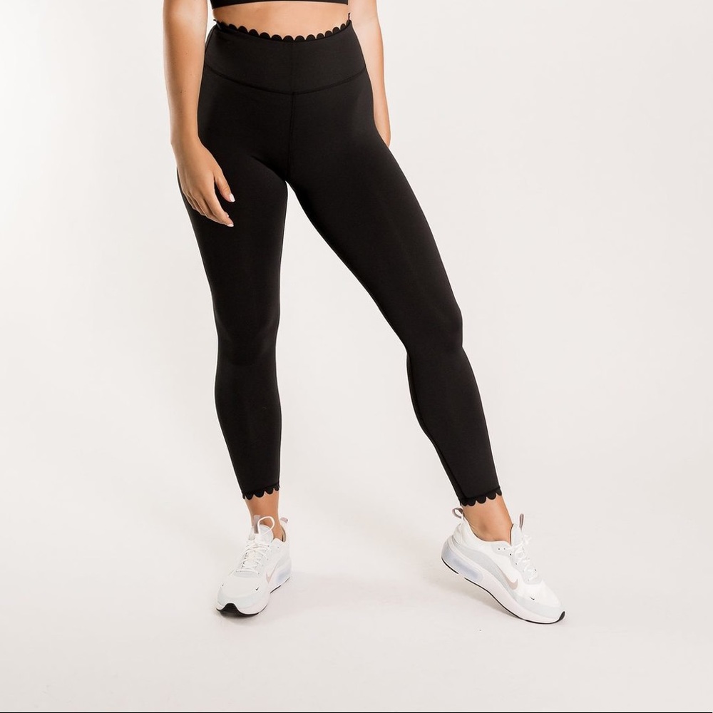 IVL Black Scallop Legging size 10- Gently worn